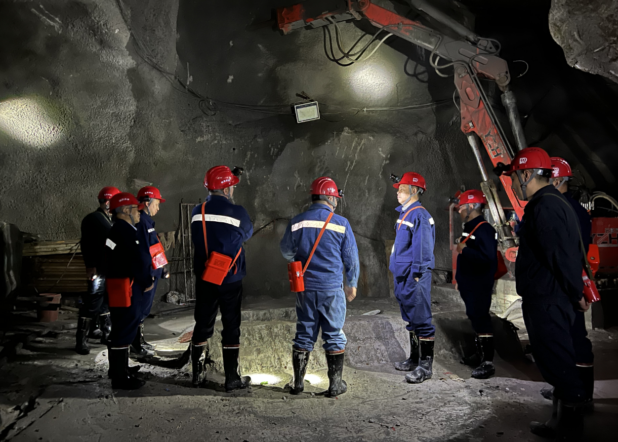 蜀道礦業(yè)集團(tuán)黨委副書(shū)記、副董事長(zhǎng)、總經(jīng)理田禮勇一行到公司調(diào)研